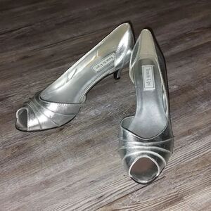 Touch Ups Peep Toe Silver pumps dress shoes Sz 10